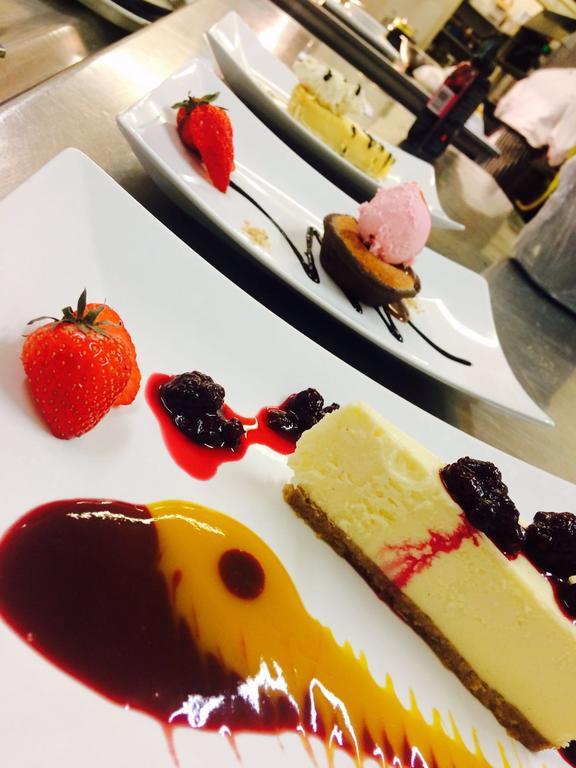 Huntly Arms Hotel أبوين المظهر الخارجي الصورة